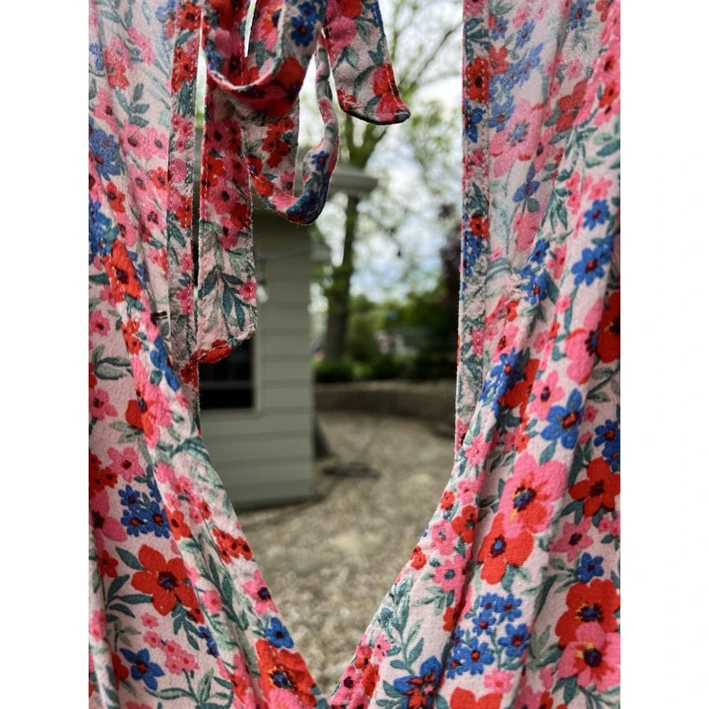 American Eagle Floral Romper M Red Blue Tie Back V-Neck Boho Festival Summer EUC